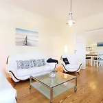 Apartmán & Thiess *